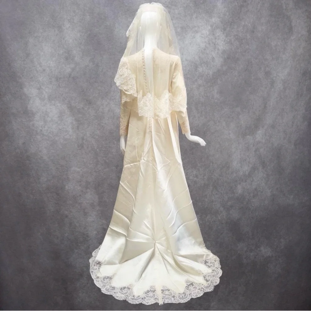 70s Wedding Dress in‎ Champagne with Empire Waist, ~25” and Lace Veil Headpiece